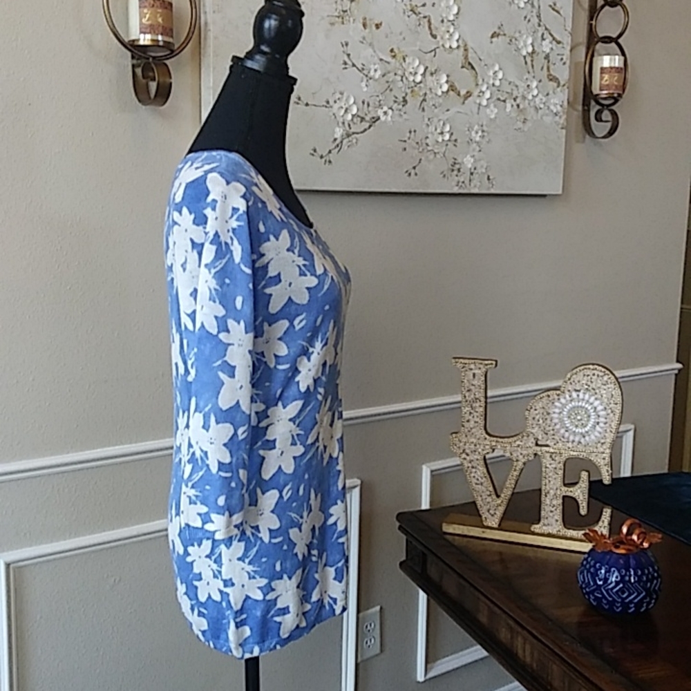 Blue and White Floral 3/4 Sleeves Sweater Top by Emily Daniels. Size PM - Picture 8 of 15